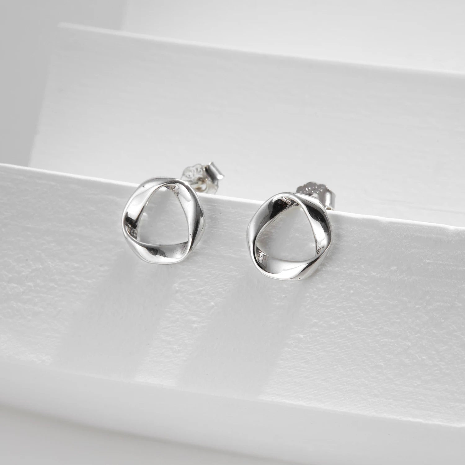 925 Sterling Silver Minimalist Wavy Stud Earrings - Women Fine jewellery