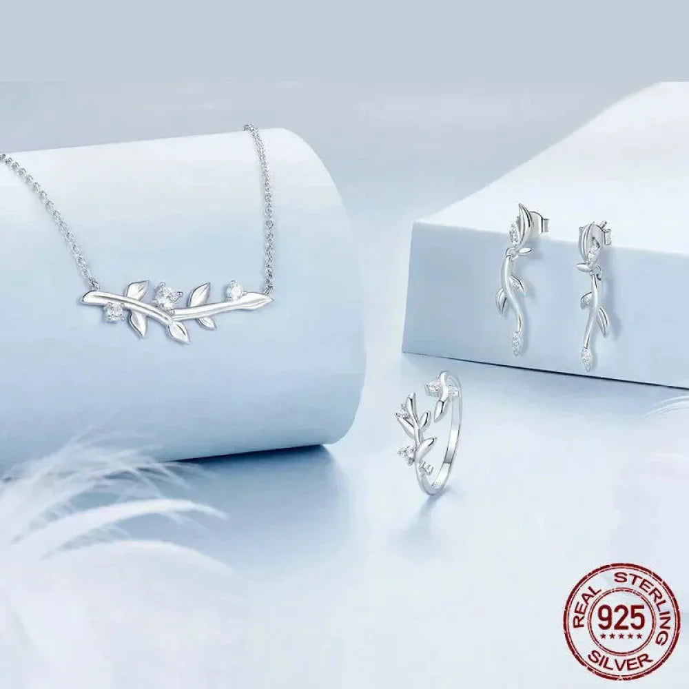 Nature’s Embrace - Sterling Silver Double Leaf Ring with Sparkling Zirconia - Rings