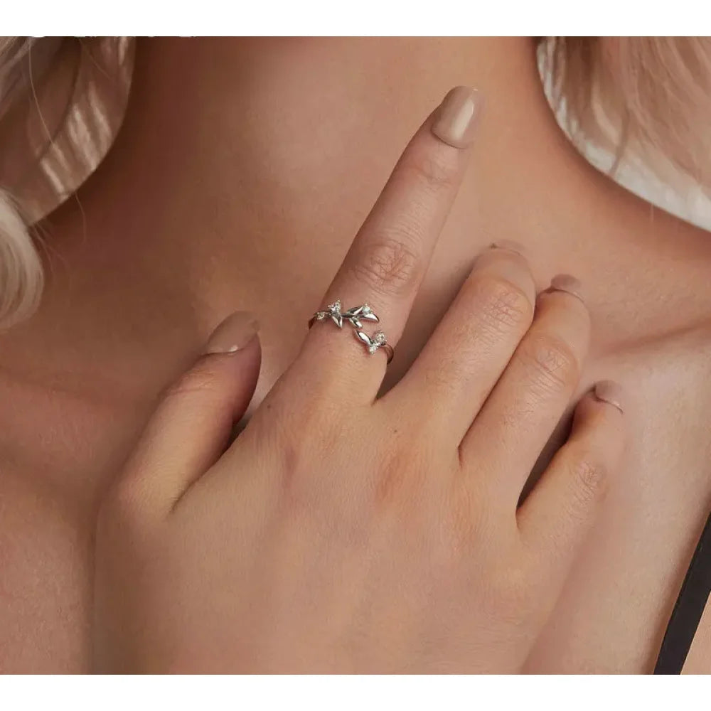 Nature’s Embrace - Sterling Silver Double Leaf Ring with Sparkling Zirconia - Rings